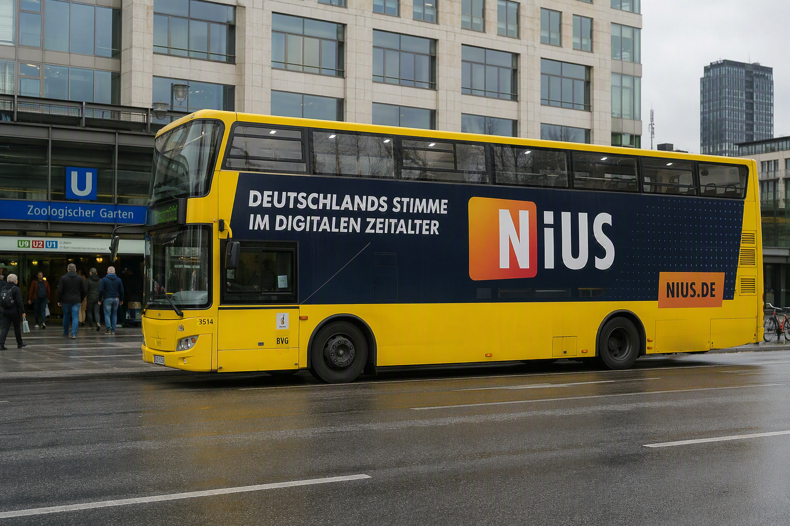 Nius-Werbung auf einem Berliner Bus